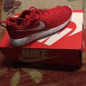 Nike ROSHE Tennis Shoes